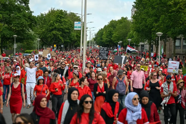 Son 20 yılın en büyük protestosu! 150 bin kişi Filistin için sokaklara indi