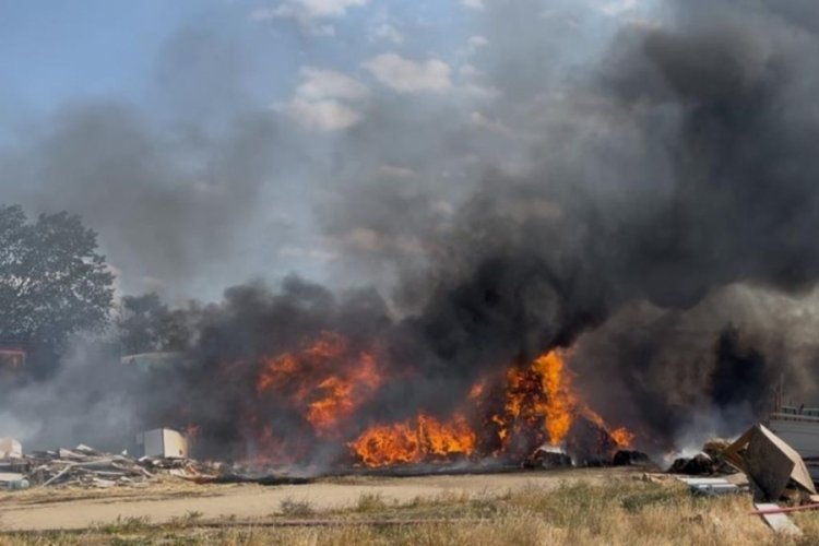 Tekirdağ'da 5 bin 600 ot balyası yandı