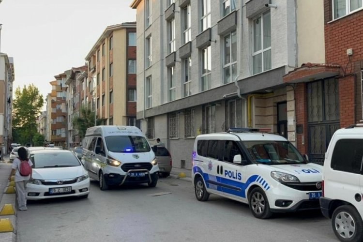 Apartmanı kötü kokular sardı: Ekipler çürümeye başlayan cesetle karşılaştı
