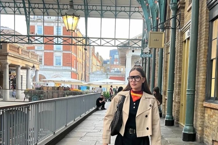 Oyuncu Fahriye Evcen'den Londra paylaşımı
