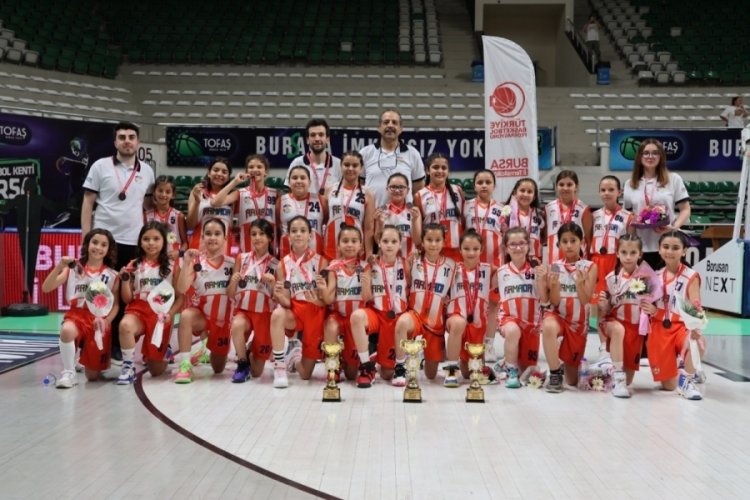 Bursa'da basketbol sezonu törenle kapandı