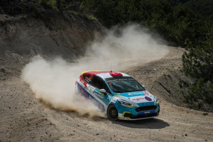 Dünyadaki ilk ve tek engelli kadın ralli pilotundan çifte podyum