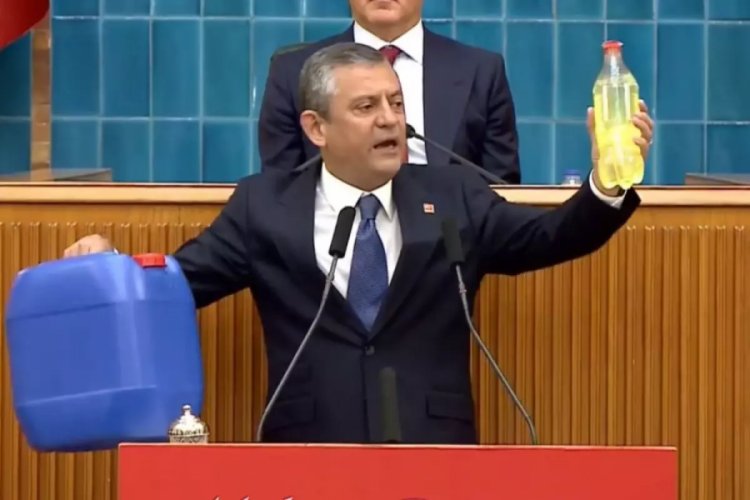 CHP lideri Özel'den ilginç tepki! Elinde mazotla kürsüye çıktı