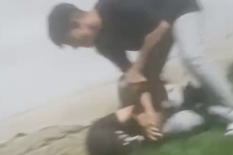 Çocuk parkında akran zorbalığı!