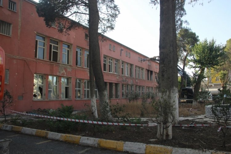 İsyanda 13 mahkumun öldüğü cezaevi yıkılıyor