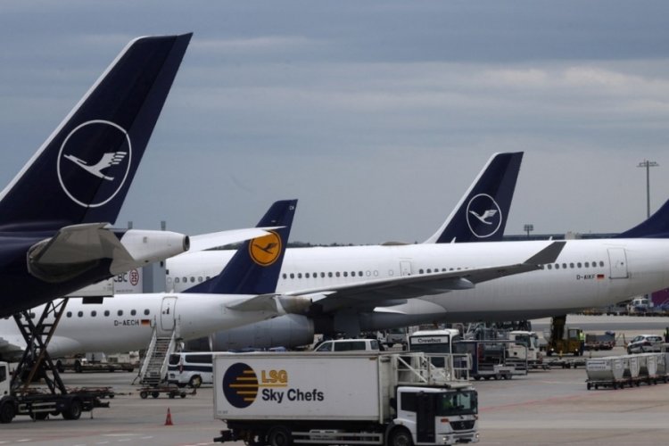 Dev hava yolu firması, Orta Doğu uçuşlarını askıya alma uygulamasını uzattı