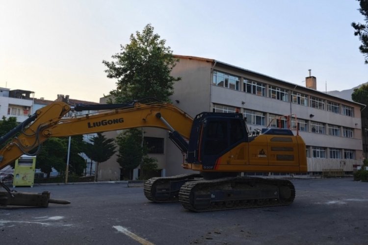 Bursa'da ünlü isimlerin mezun olduğu okul yıkılıyor!