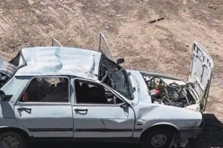 El frenini çekmeyi unutan sürücü, aracının altında kalarak ağır yaralandı