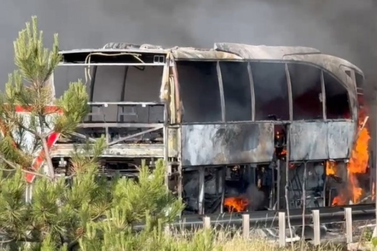 Yolcu otobüsü alev alev yandı