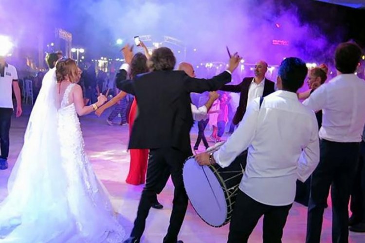 Bu kadarı sadece filmlerde olur! Aylarca düğün gününü beklemiş