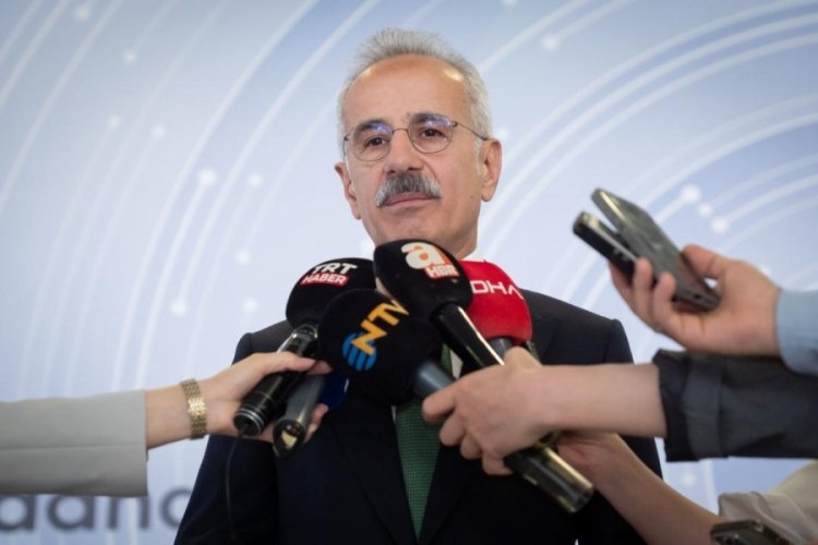 Orta Doğu gerilimi uçuş güzergahlarını değiştirdi! Bakan Uraloğlu'ndan açıklama