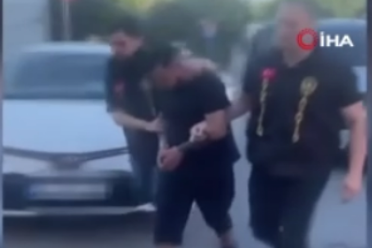 Merdivende 3 yaşındaki kızını tekmeleyip düşüren baba tutuklandı