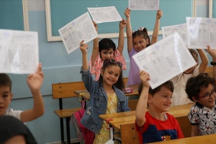 Milyonlarca öğrenci karne alıyor!
