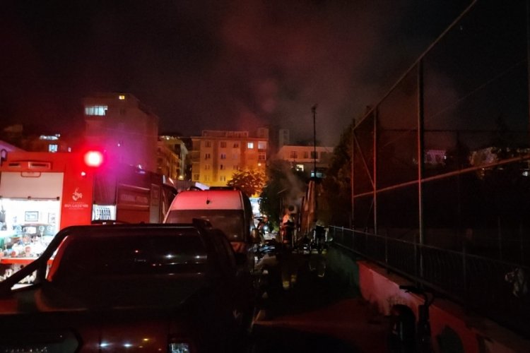 Oto tamirhanede korkutan yangın: Çok sayıda araç kullanılamaz hale geldi!