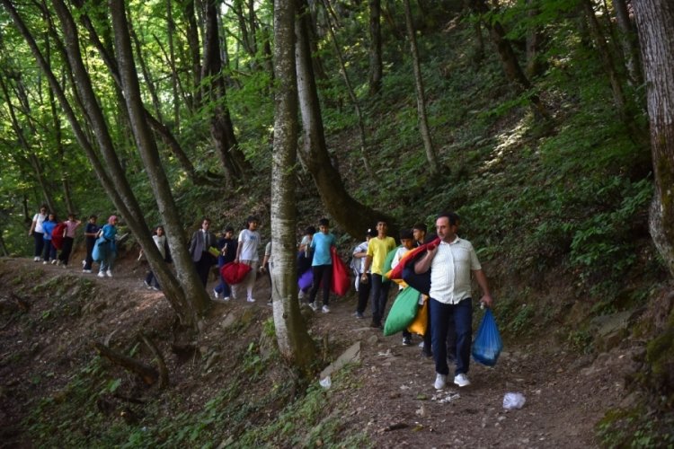 Gençlerden 'Küreklidere'de temizlik harekatı