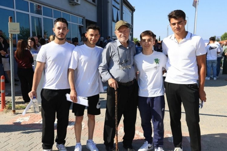YKS'nin "en yaşlı" adayı! 81 yaşında 8. kez üniversite sınavına girdi