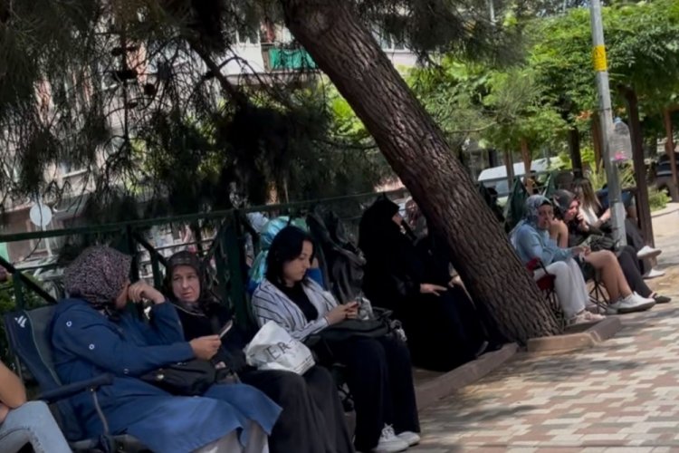 Bursa'da velilerin stresli bekleyişi sürüyor!