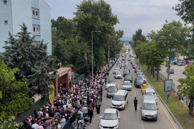 Bursa'da YKS öncesi trafik yoğunluğu öğrencilere zor anlar yaşattı