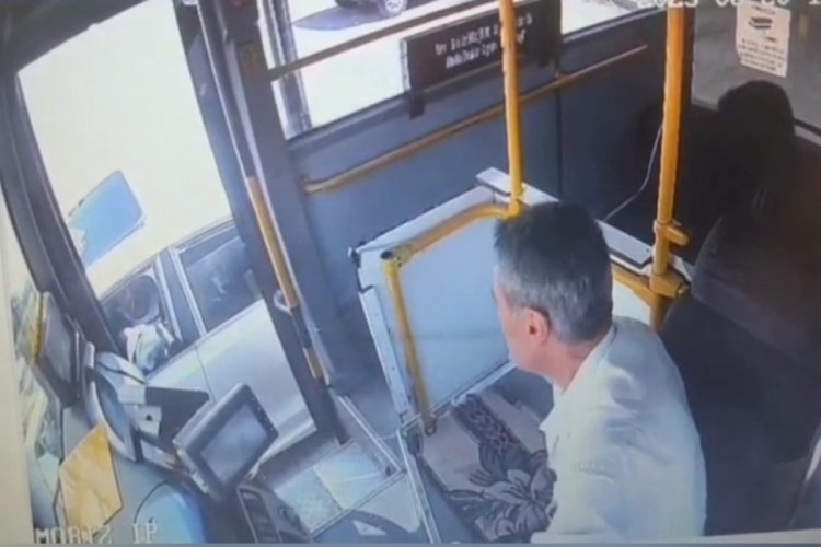 Otobüs şoförüne direksiyon başında silahlı saldırı: O anlar kamerada