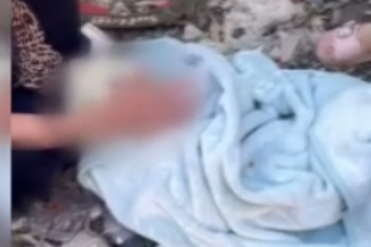 Boş arazide bebek bulundu