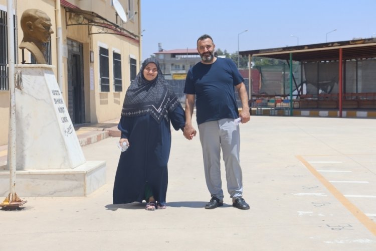 El ele girdikleri sınav merkezinde yan yana sınıflarda üniversite hayali için ter döktüler