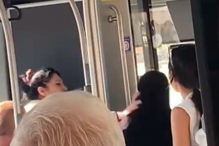 Otobüste tesettür kavgası! Arbede yaşandı...