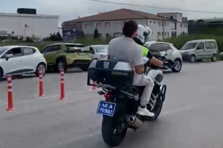 Polis zamana karşı yarıştı, geç kalan öğrenci son anda sınava yetişti
