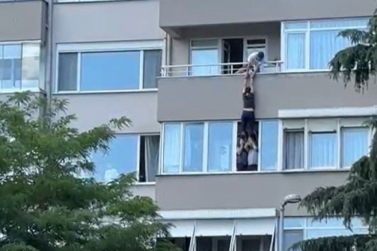 Komşuları hayatını kurtardı! O anlar kameraya yansıdı...