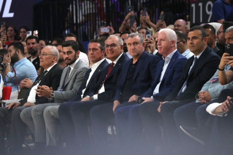 Bakan Bak, Filenin Sultanları'nı yalnız bırakmadı