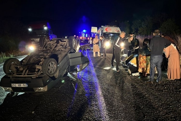 Kontrolden çıkan otomobil takla atıp ters döndü: 1'i çocuk 4 yaralı