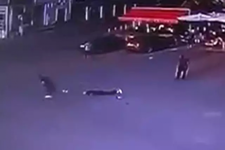Eşini 12 yerinden bıçakladı yetmedi 2 kez ambulansın önünü kesti