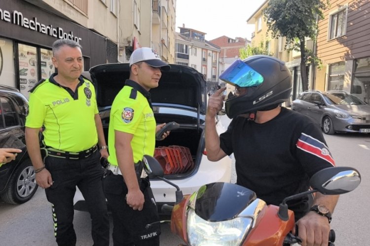 Bursa'da yılmadan ceza yedi, kaza yapınca teşekkür etti!