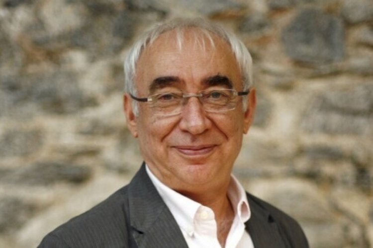 Şener Şen, tatile çıktı