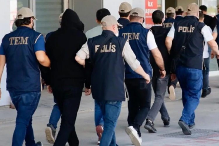 İzmir'de FETÖ operasyonu! Çok sayıda gözaltı var
