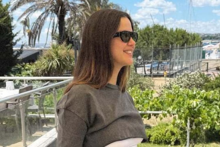 İrem Helvacıoğlu'ndan hamilelik pozu