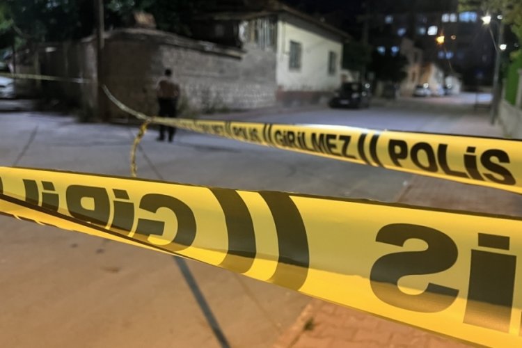 Tartışıp kovaladığı kişiyi bıçaklayıp kaçtı