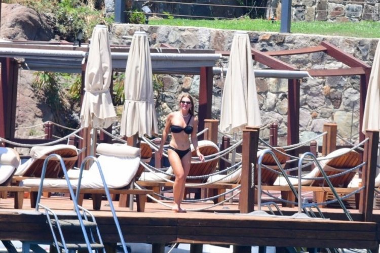 Pelin Karahan'dan beş saatlik güneş banyosu