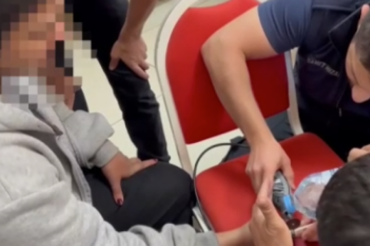 Parmağında yüzük sıkışan vatandaşın yardımına itfaiye koştu