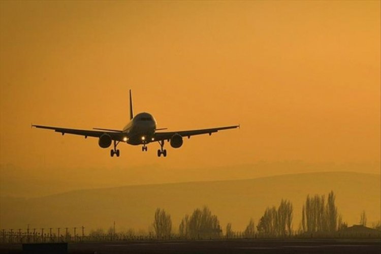 Uçakta zehirlenme paniği! 4 kişi hastaneye kaldırıldı