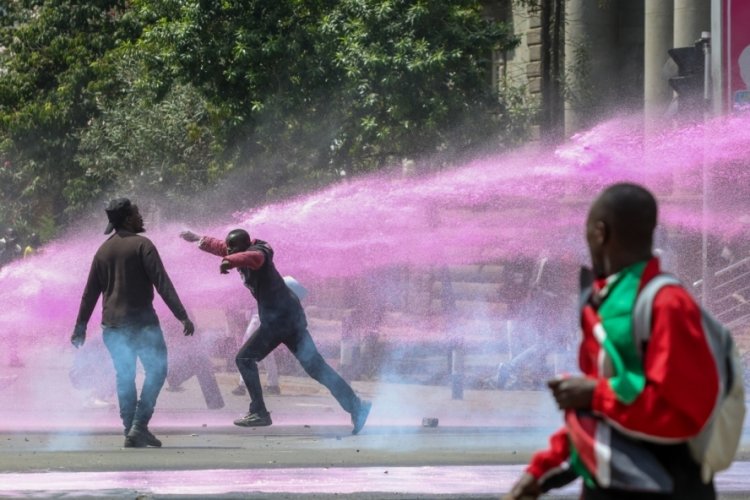 Kenya'da sokaklar karıştı: 56 yaralı