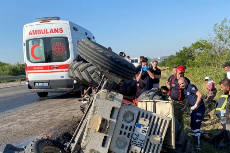 Bursa'da traktör ile çekici çarpıştı: 1 yaralı