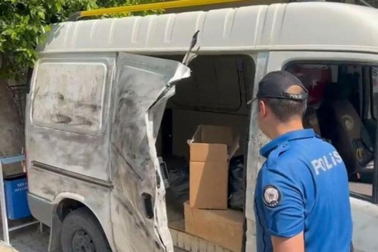Cezaevindeki ağabeyinin minibüsünü uyuşturucu hap deposuna dönüştürmüş 