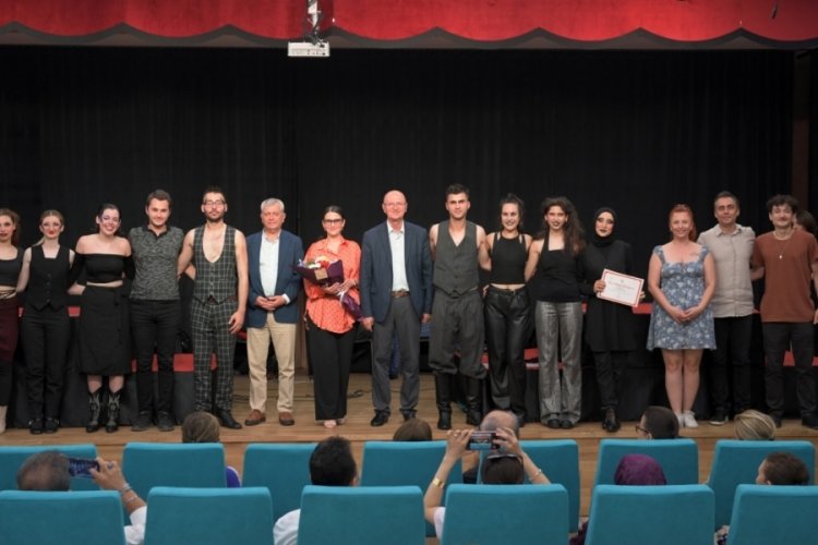 'Tersine Dünya' Osmangazili sanatseverler için sahnelendi