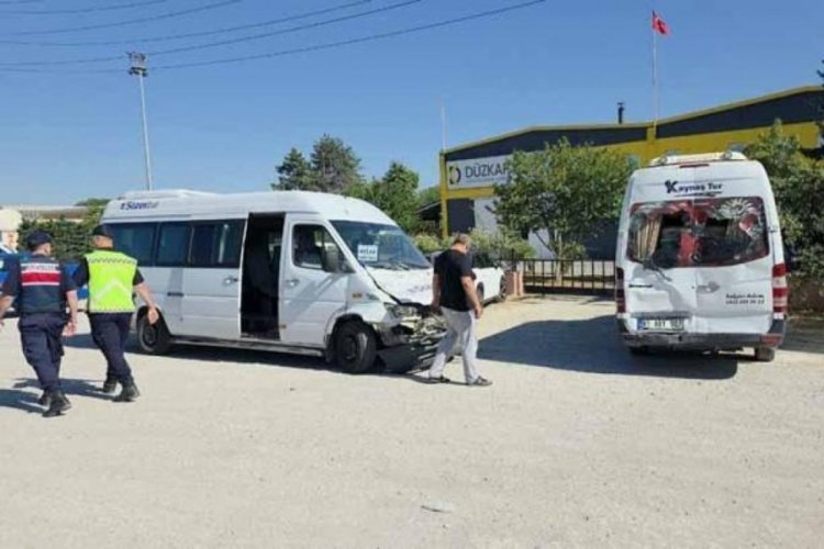İşçi servis minibüsleri çarpıştı; 8 yaralı