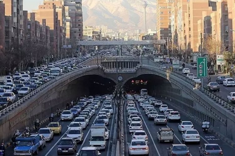 Ateşkes sonrası Tahran'da yoğun trafik