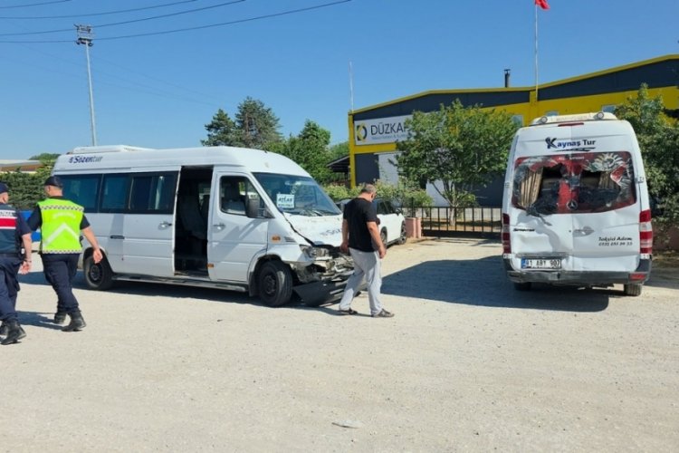 Servis kazasında çok sayıda yaralı!