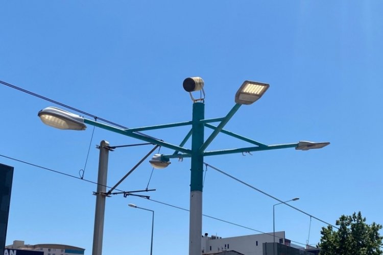 Bursa'da gece gündüz yanan lamba