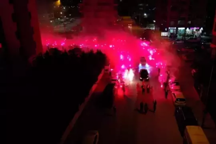 Kız istedi, gözaltına alındı! Bu görüntünün faturası ağır oldu