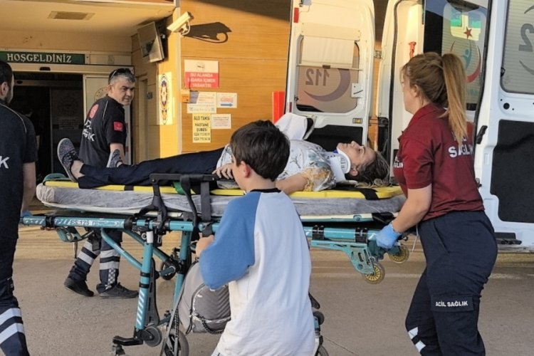 Bursa'da korkutan kaza! Anne ve oğlu ölümden döndü