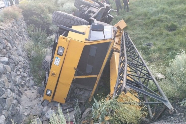 Vinç operatörü kurtulmaya çalışırken canından oldu